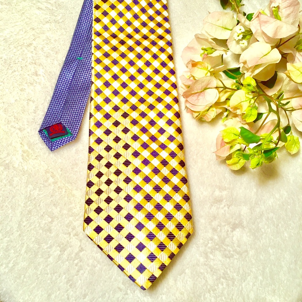 Tommy Hilfiger 100% silk, gold and blue tie!