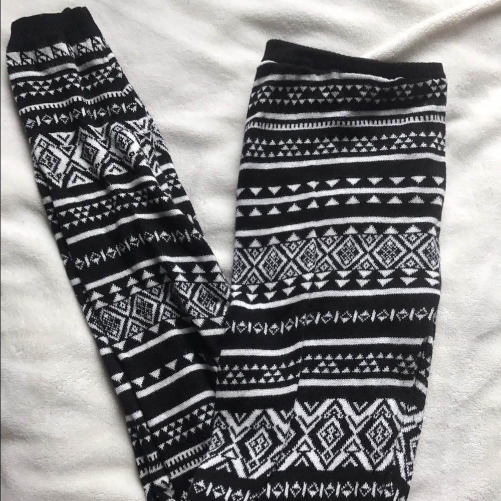 Patterned black and white warm leggings