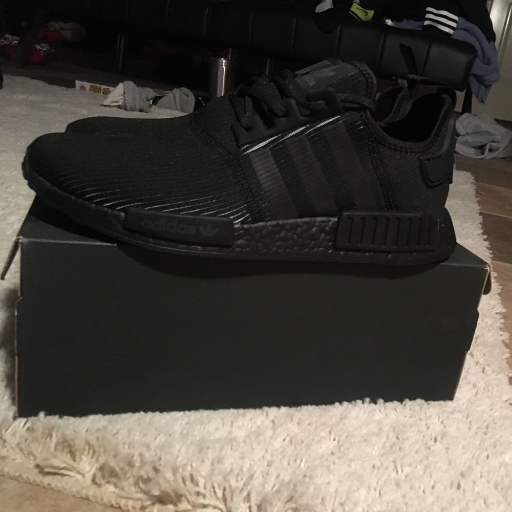 ADIDAS TRIPLE BLACK NMD