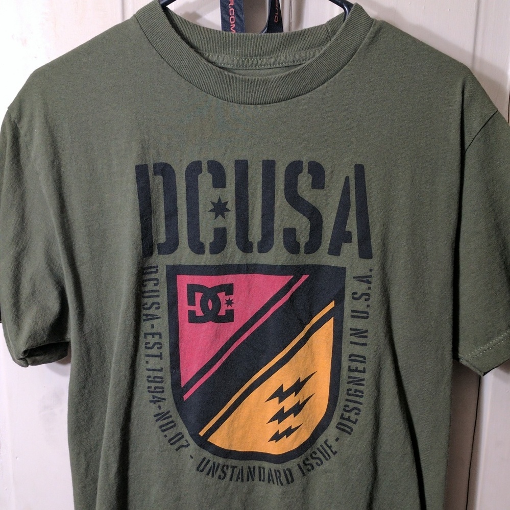 Dc tee. Size medium