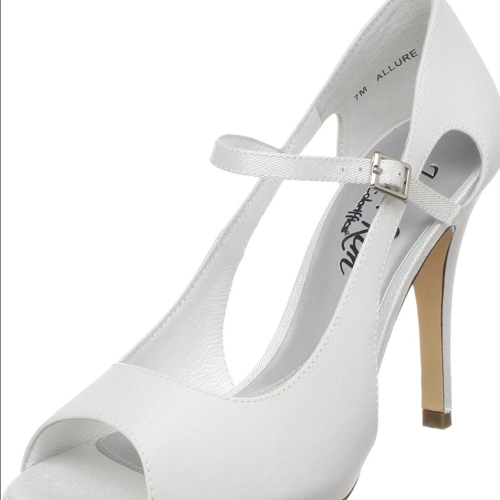 ~SALE~Jen + Kim for Coloriffics Women's Bridal 9.5