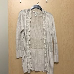 Feminine cream colored sweater sz. MEDIUM