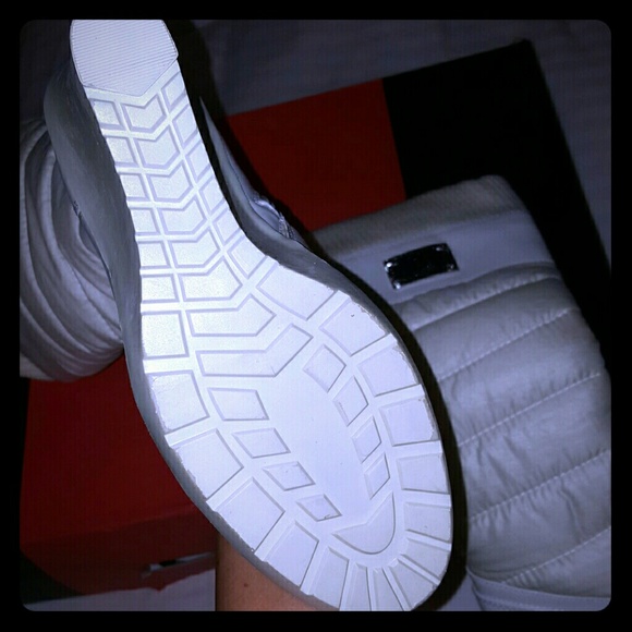 Guess Boots - Picture 2 of 7