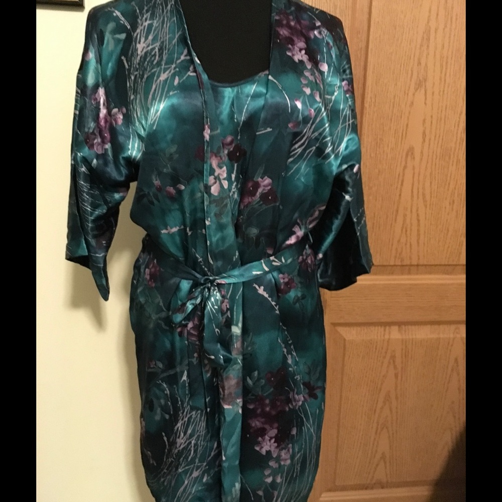 🌹 Gorgeous 2 Piece Nighty & Robe 🛍