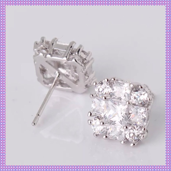 💥LAST PAIRWhite Gold/White Sapphire Stud Earrings - Picture 2 of 6
