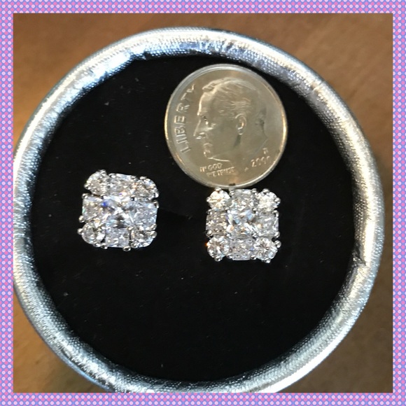 💥LAST PAIRWhite Gold/White Sapphire Stud Earrings - Picture 5 of 6
