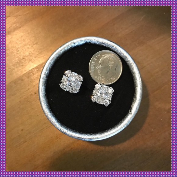 💥LAST PAIRWhite Gold/White Sapphire Stud Earrings - Picture 6 of 6