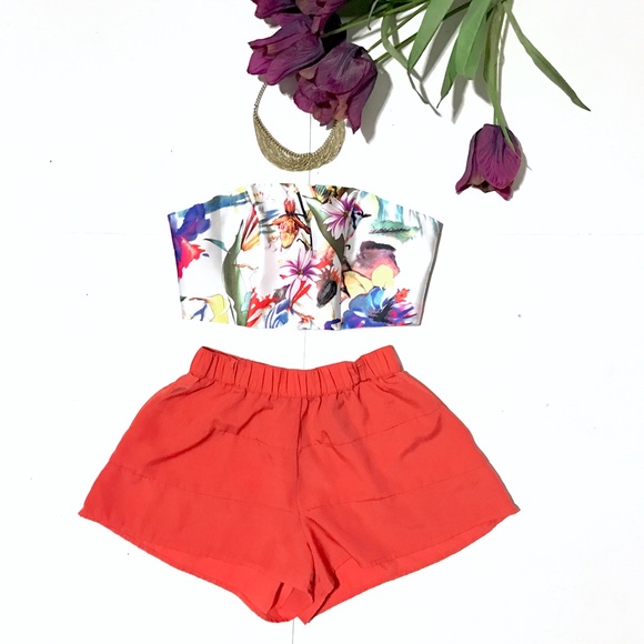 L'atiste By Amy Tops - ⚡️HP!⚡️L'atiste By Amy Floral Strapless Crop Top