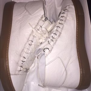 BALENCIAGA arenas white gum