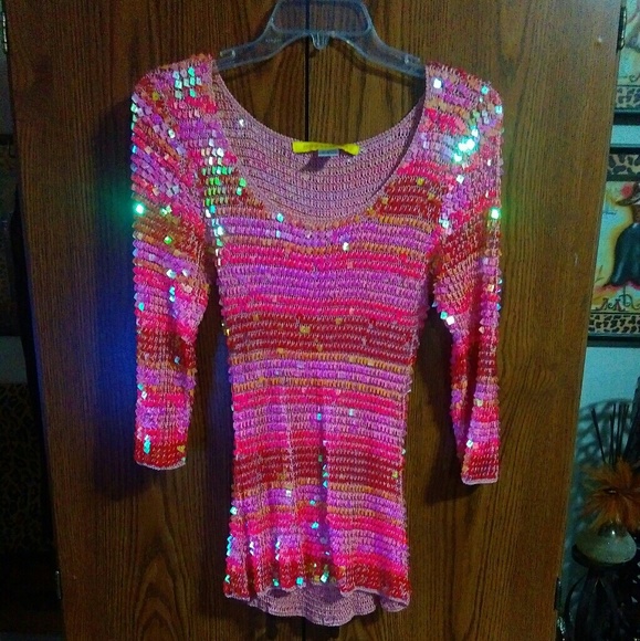 Multi-Pink Sequence - Picture 1 of 3