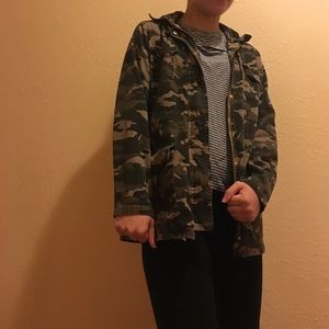 Camo army jacket with gold detailing! 😍💚