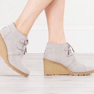 Tom's Desert Wedge Gray Suede Boot
