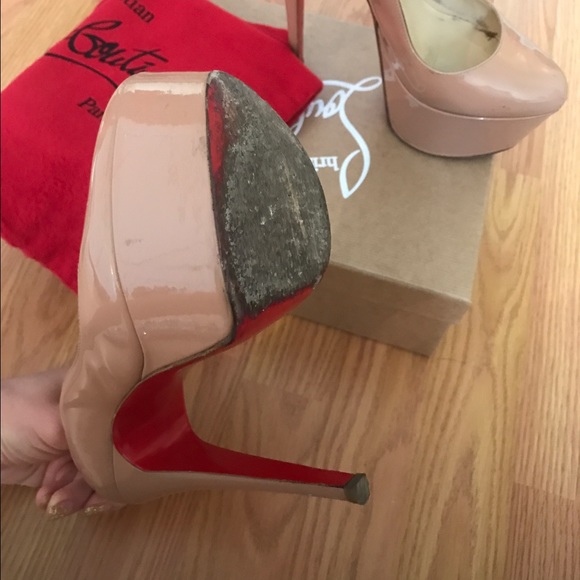 Nice pair of nude pumps . Very sexy. - Picture 4 of 4