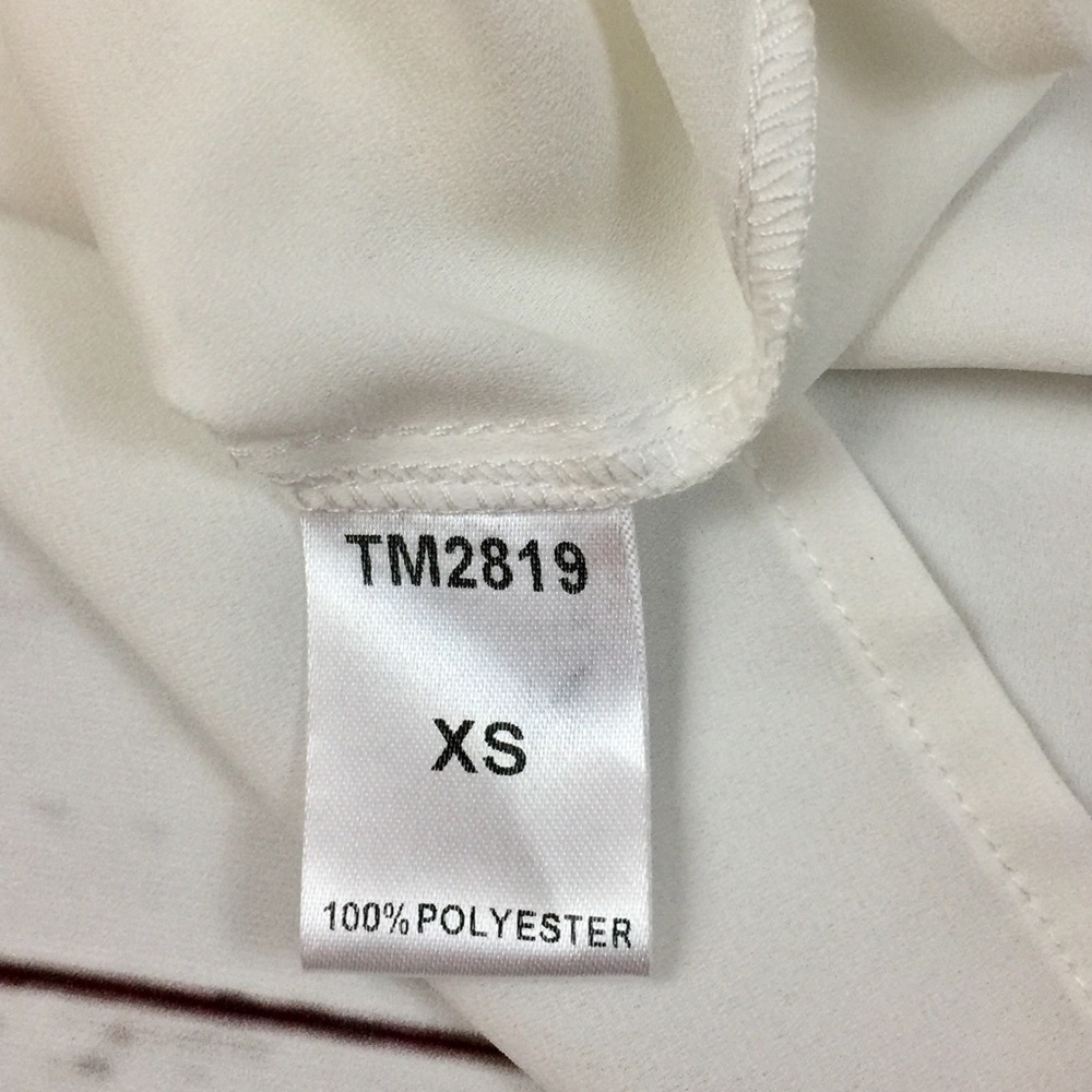🌿• THML Embroidery Top - Picture 3 of 4