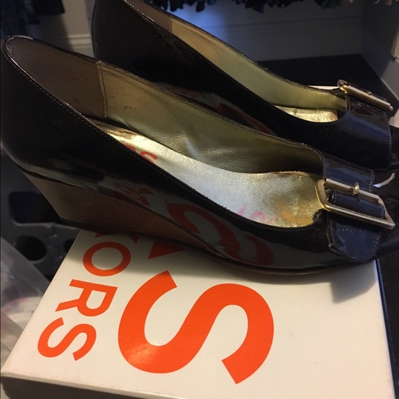 Brown patent leather wedge shoe - Picture 2 of 8