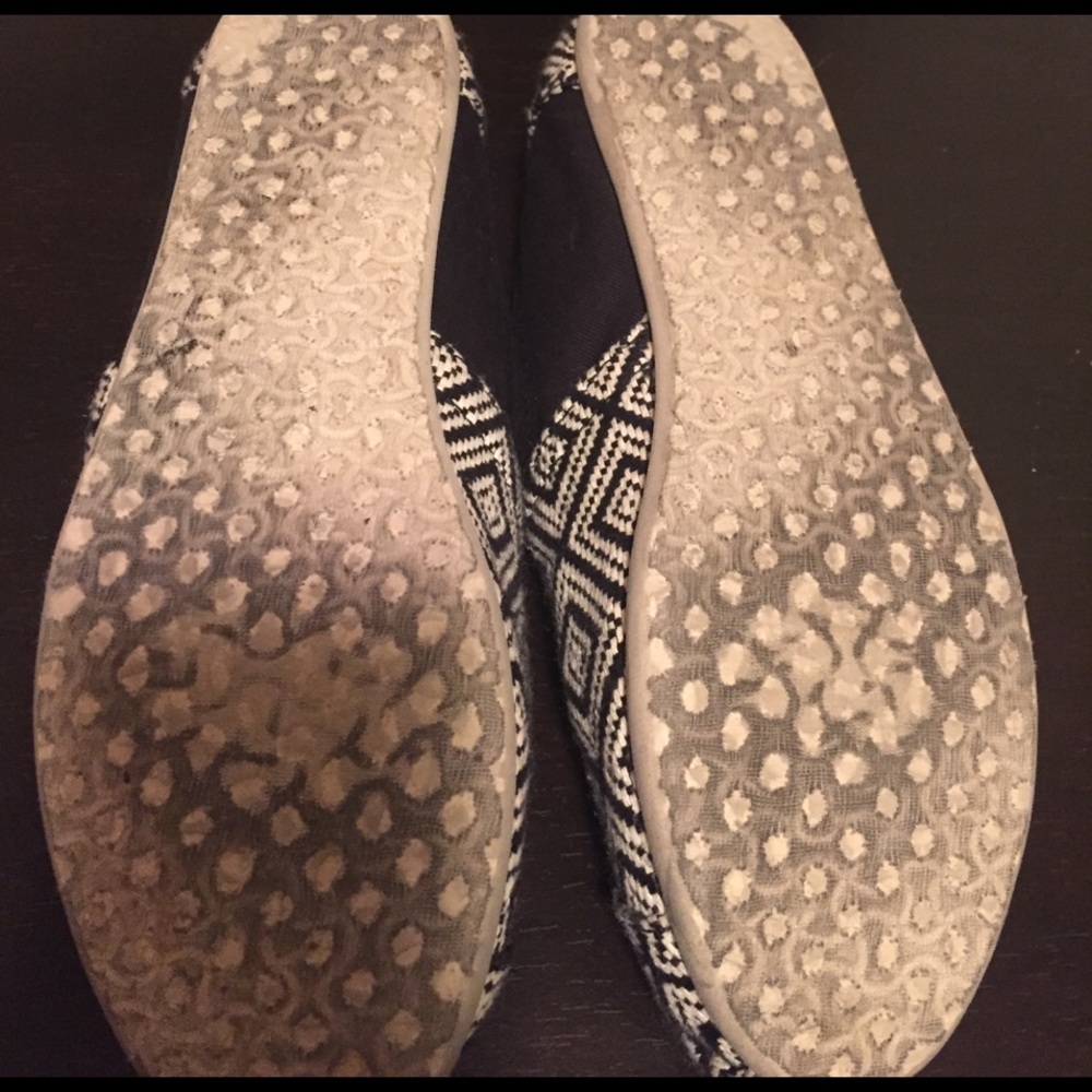 Toms - Picture 2 of 2