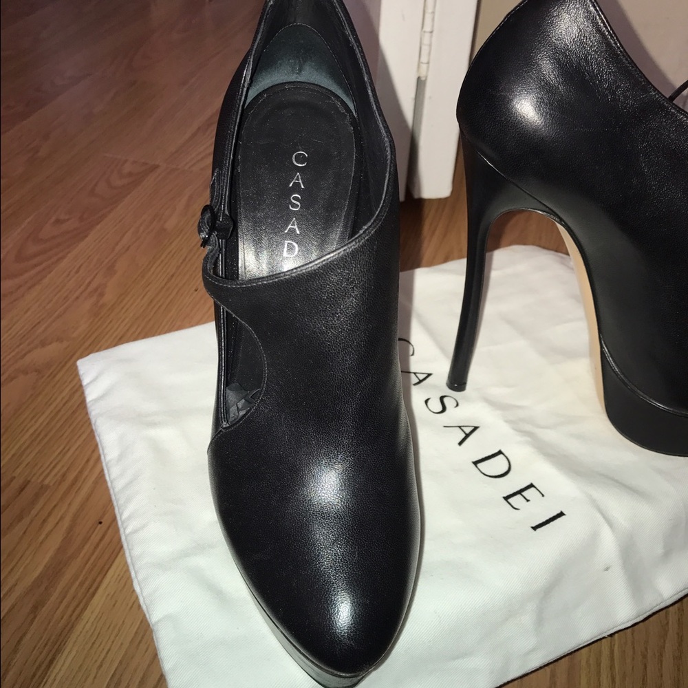 Nice pair of Casadei shoes. Wore them one time .