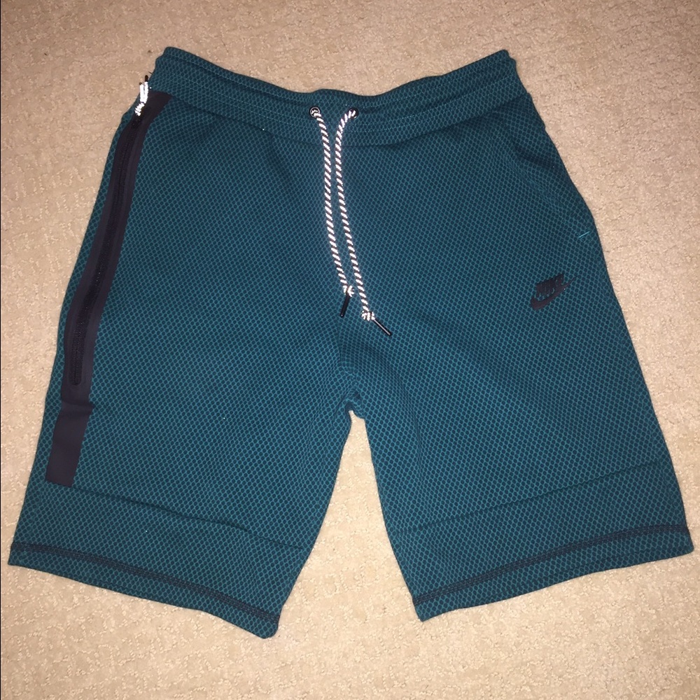 Nike tech fleece shorts