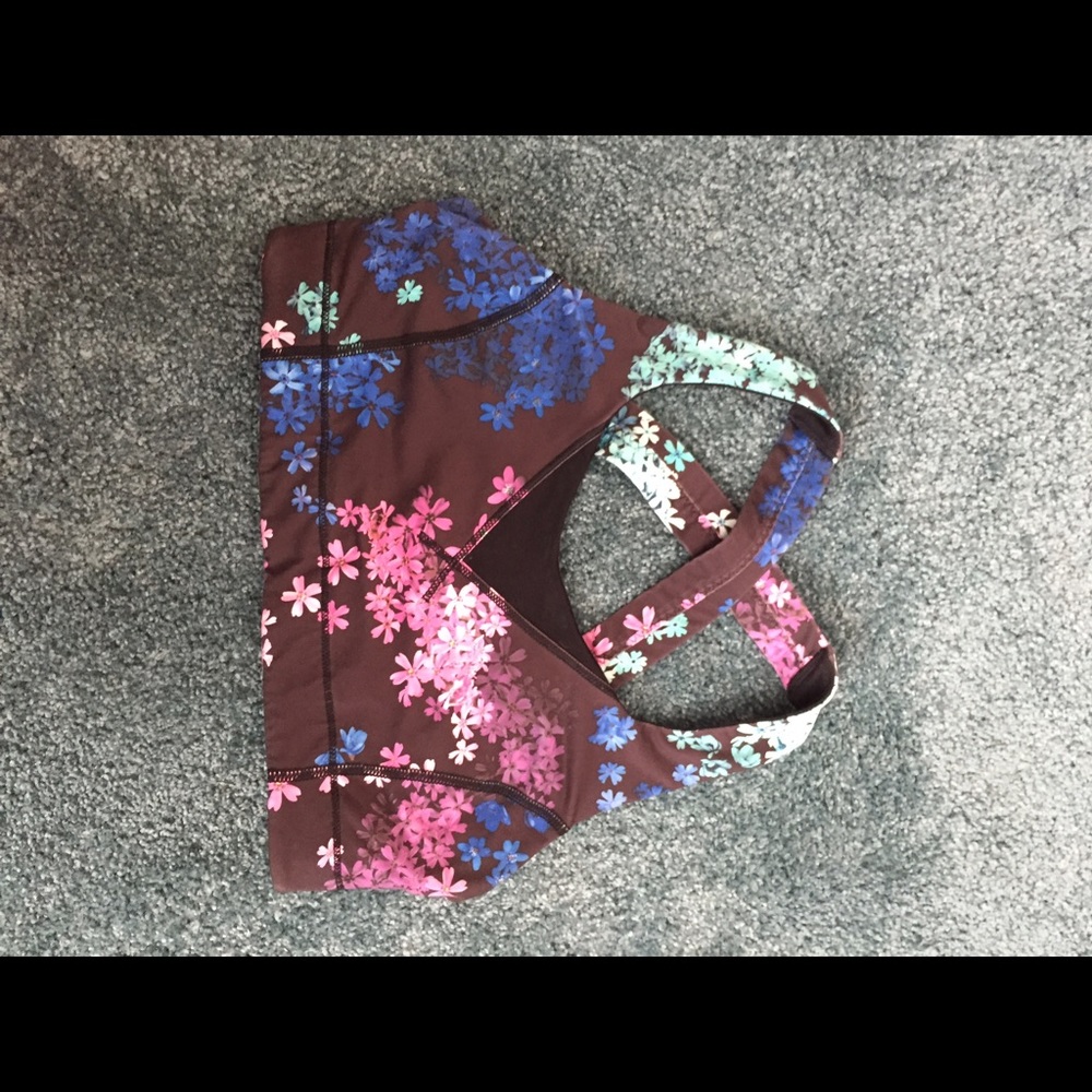 Lululemon sports bra