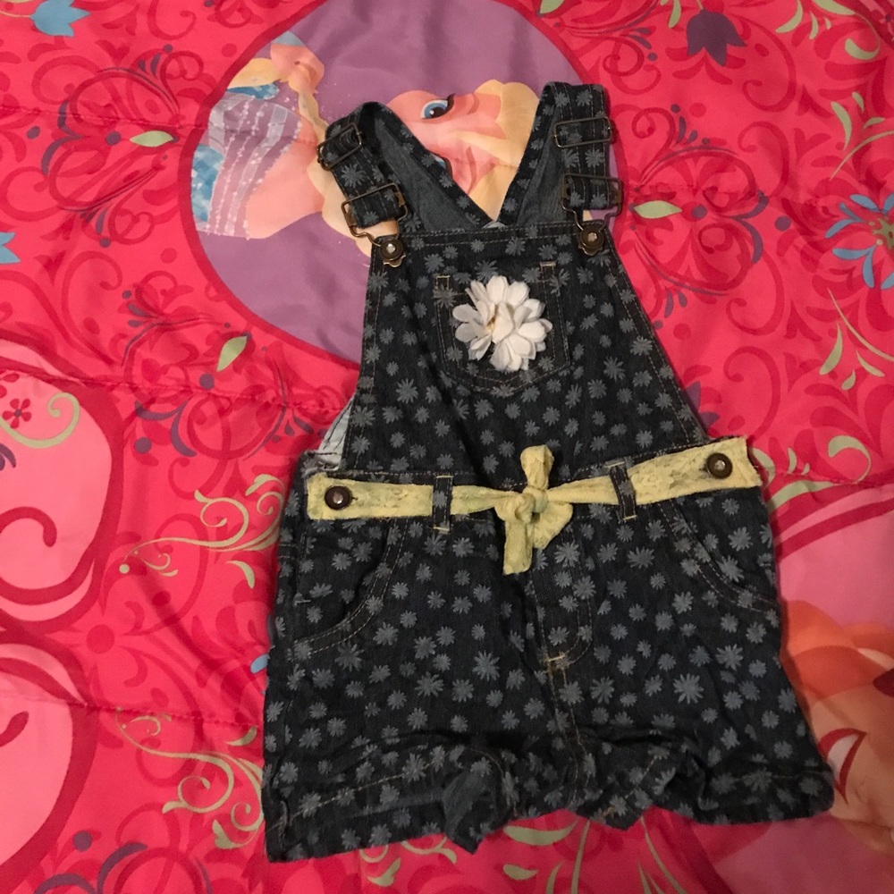 Perfect for summer toddler overalls 👑