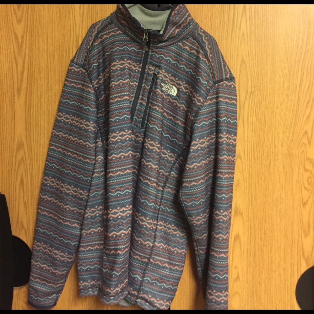 Men's North Face 1/2 half zip pull over.