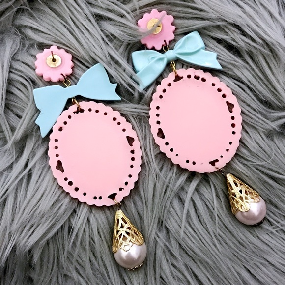 Vintage Kawaii Earrings! Pearl tear drop. - Picture 2 of 2