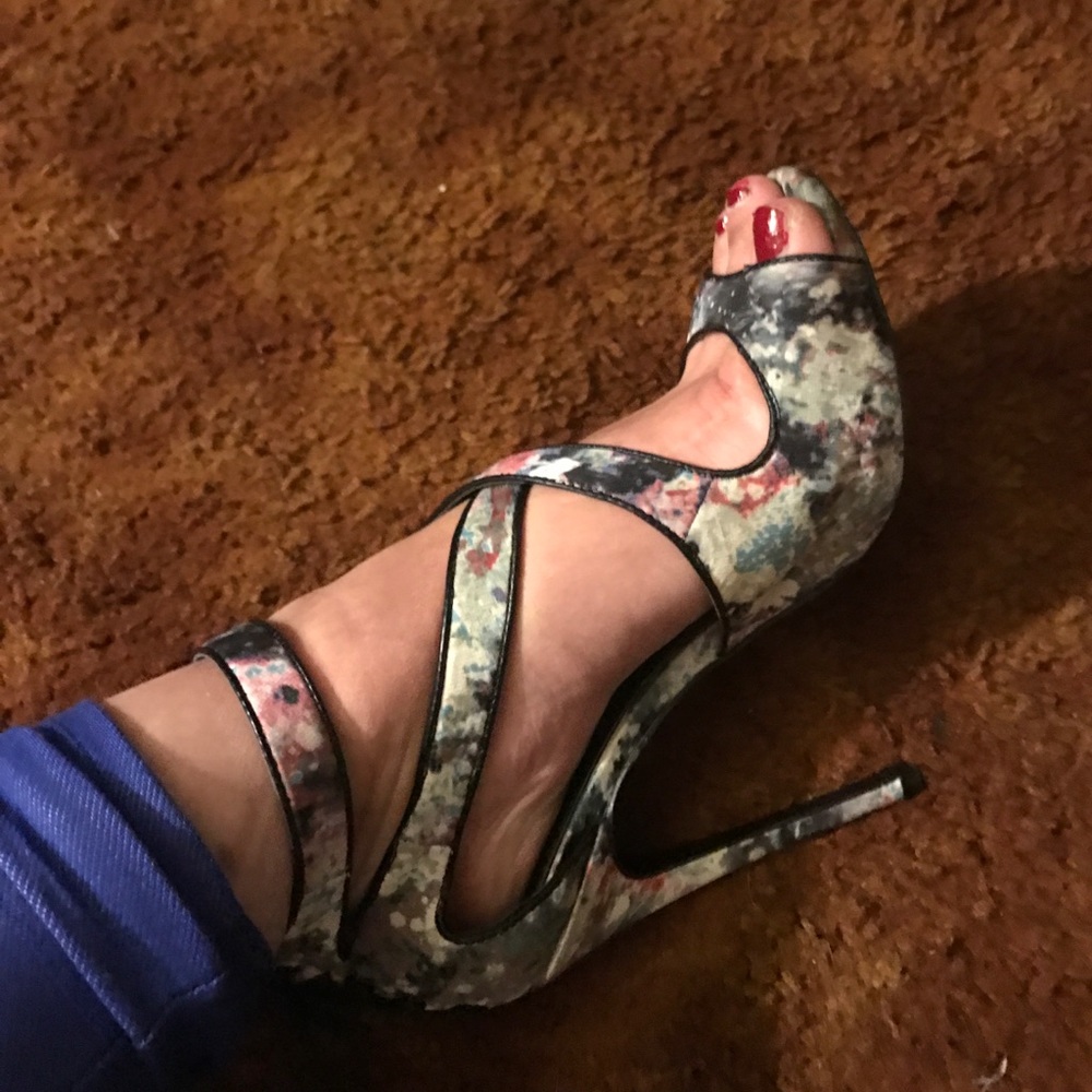 Confetti print heels.  Never worn  ..Flawless