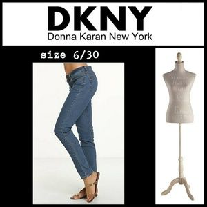 DKNY Jeans Size 6/30 classic rinse
