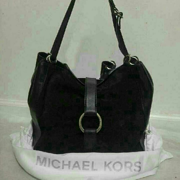 Michael Kors Handbags - MK Quincy Large shoulder Tote