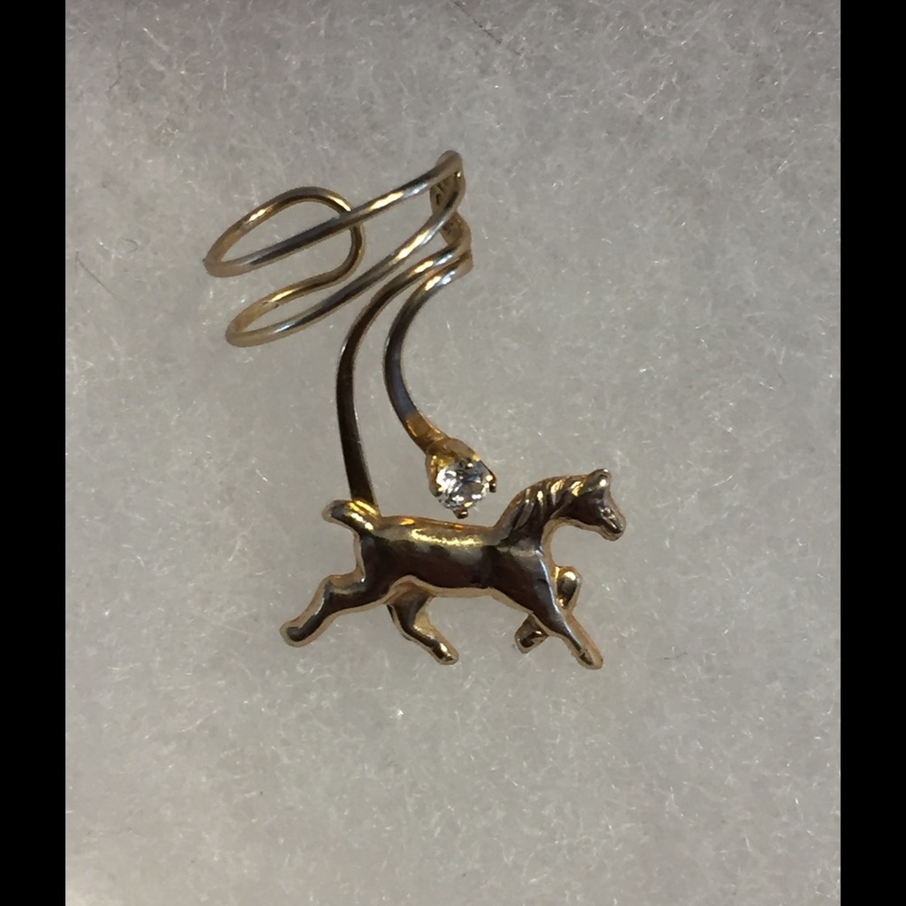 Ear cuff