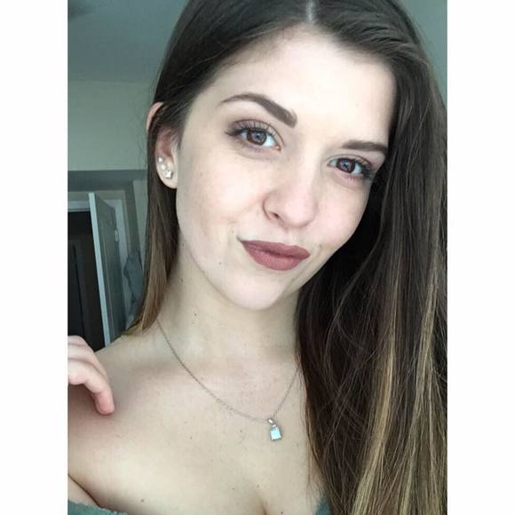 Meet your Posher, Allison - Picture 1 of 1