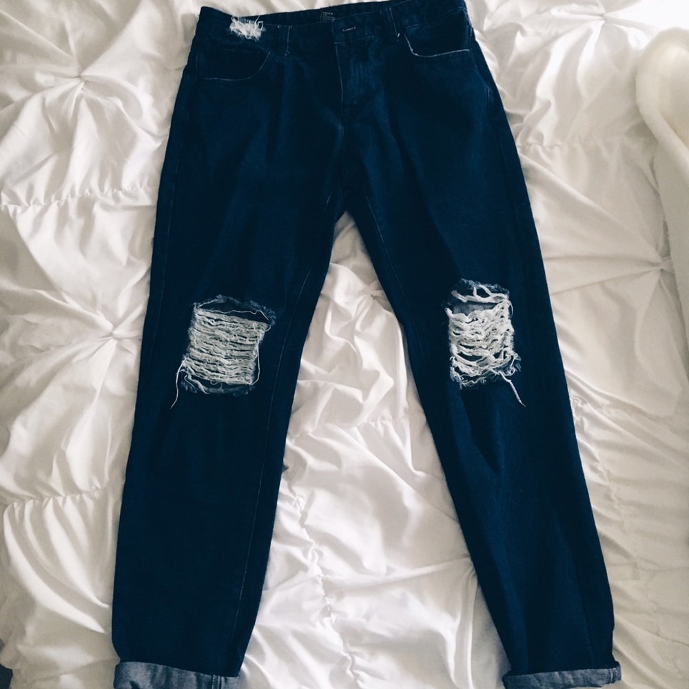 Forever 21 distressed dark denim boyfriend jeans