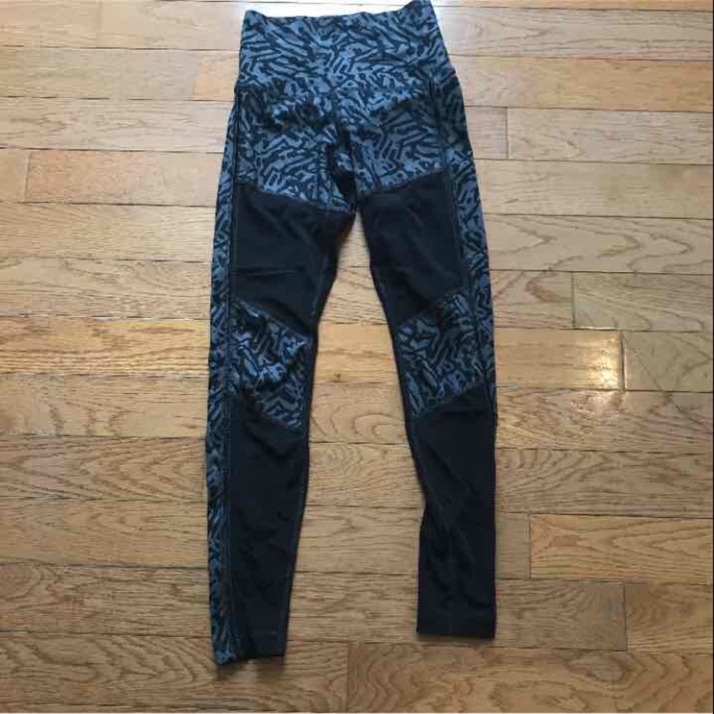 Lululemon size 4 hot to street mesh pants