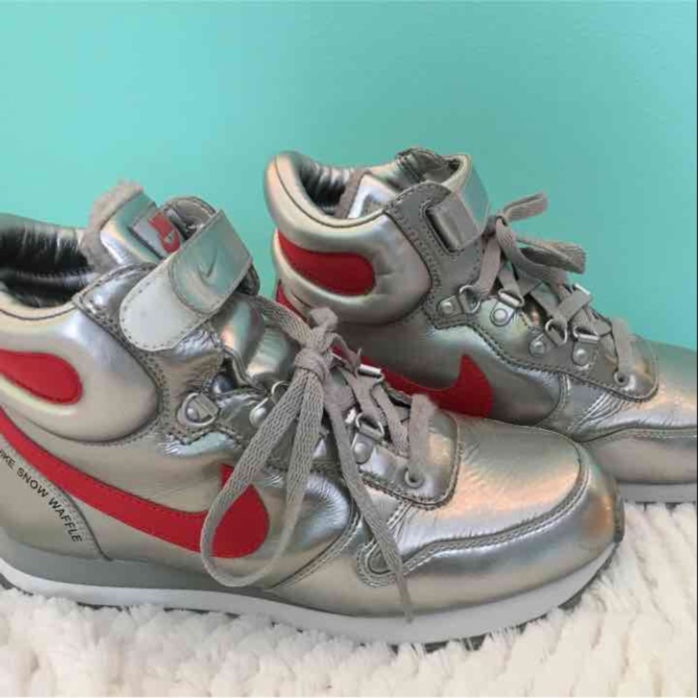 NWOT Nike snow waffle womens sneaker/boot Size 8.5