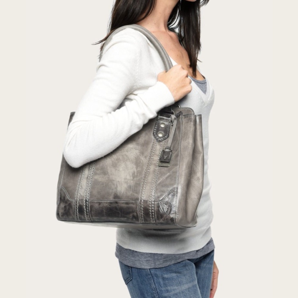 💐HOST PICK💐 Melissa Tote in Ice