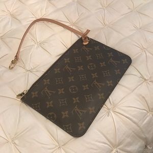 Louis Vuitton Neverfull MM pouch