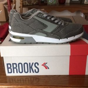 NWT Gray Brooks