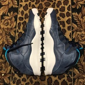 On HOLDDDD Jordan 10 la!!!!!!