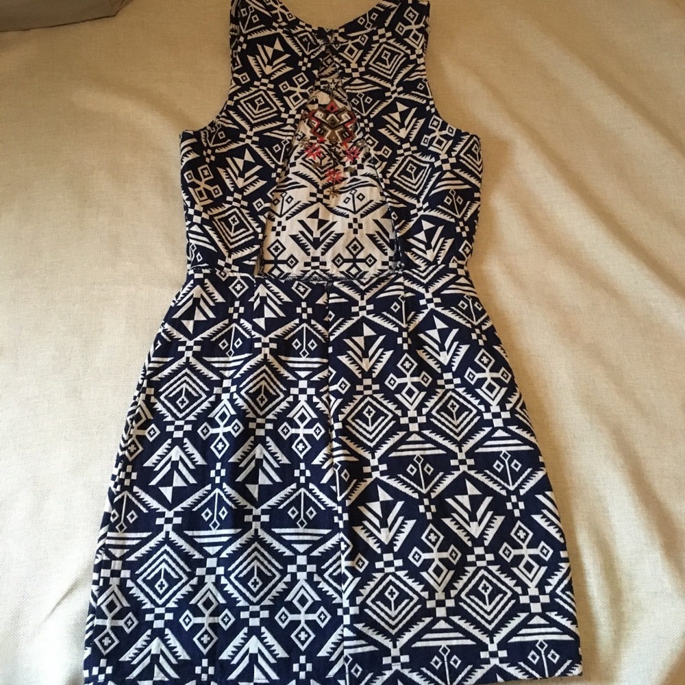 Women's embellished dress Size Small - Picture 3 of 6