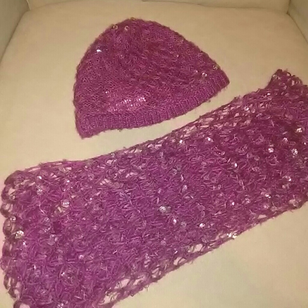 Fuchsia scarf and hat set