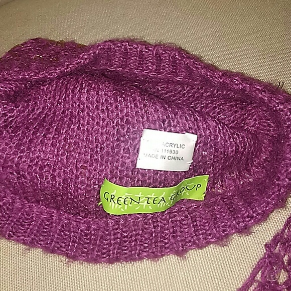 Fuchsia scarf and hat set - Picture 2 of 3