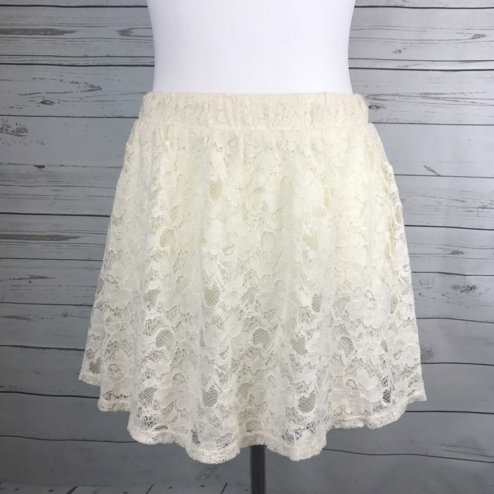Forever 21 lace skirt Ivory above knee mini