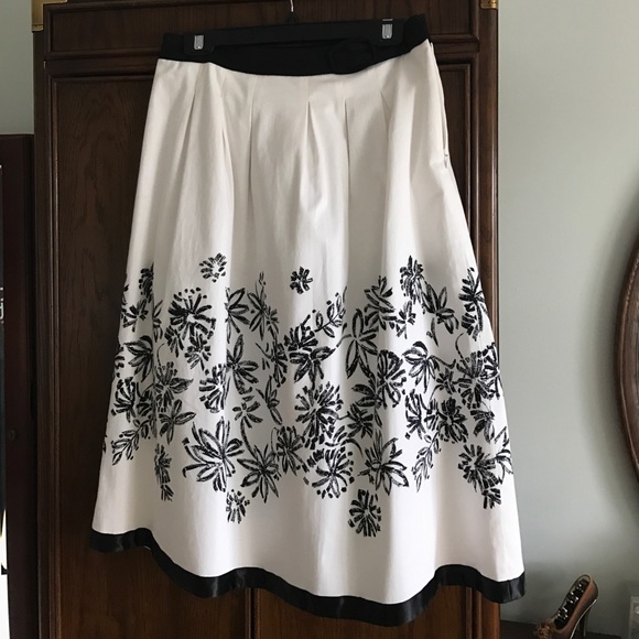 Pendleton Dresses & Skirts - Pendleton white cotton midi skirt with flowers
