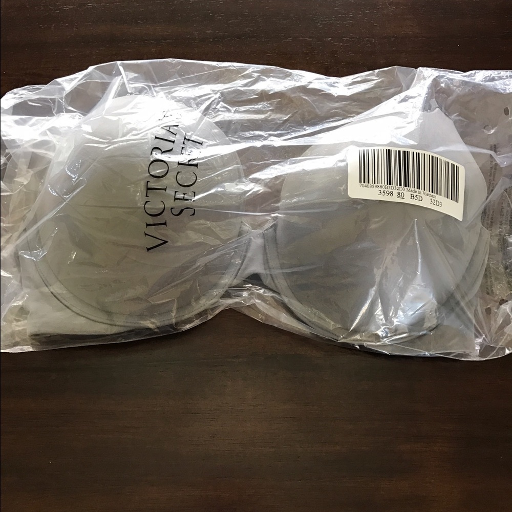 Victoria secret 32DDD bra**Sold**