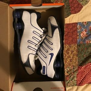 EUC women's Nike Shox NZ SI Plus (GS)