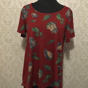 LulaRoe Classic T in Medium