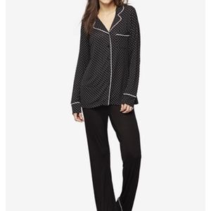 A Pea in the Pod Maternity Pajama Set