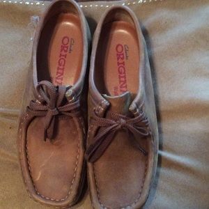 Clarks Wallabee size 6