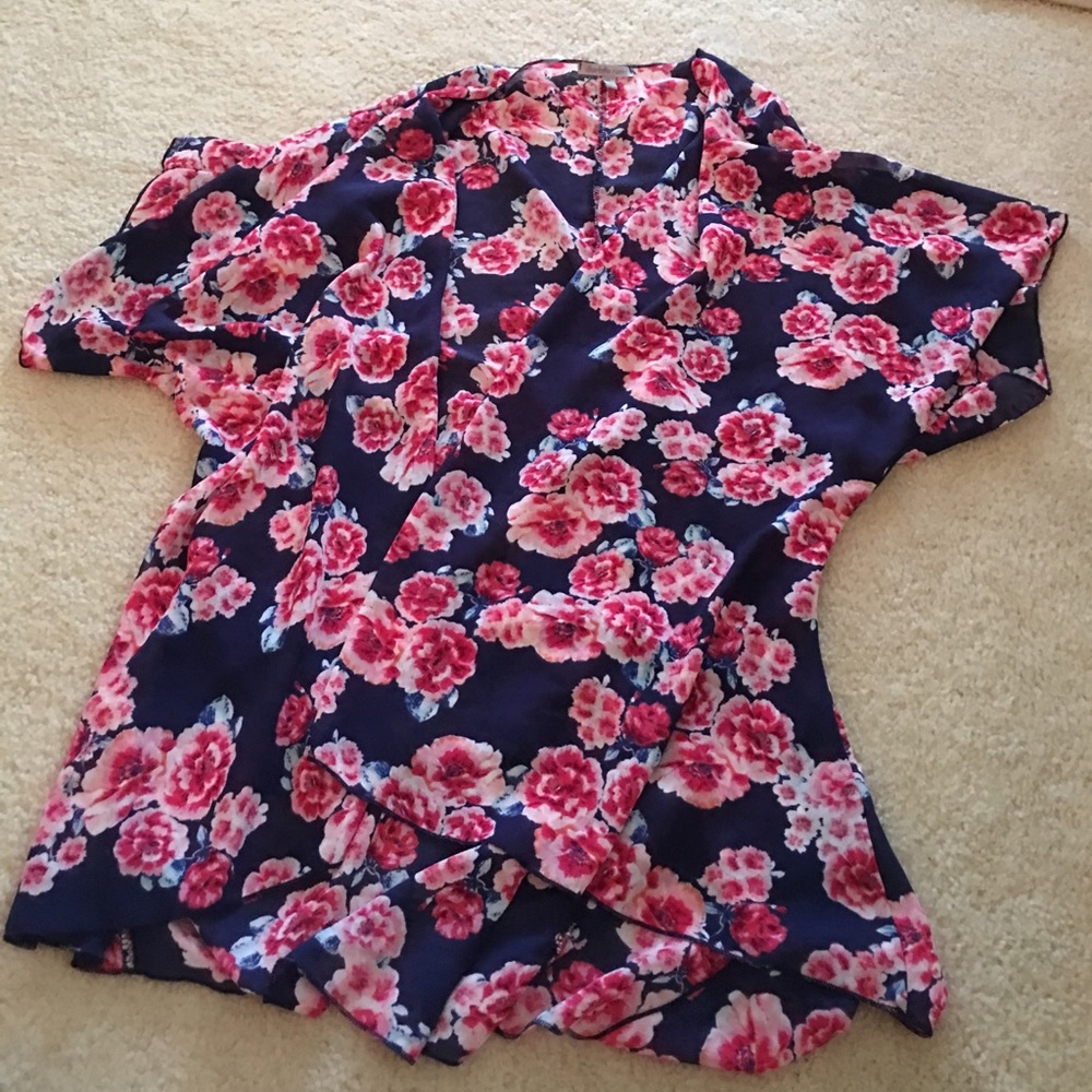Beautiful floral kamino!! Size medium - Picture 2 of 3