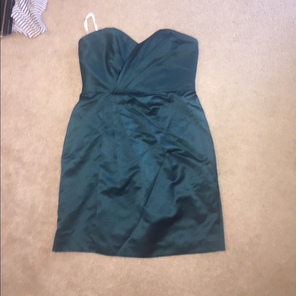 deep green strapless dress w/ sweetheart neckline
